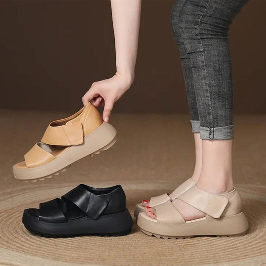 Dámske retro sandále s hrubou podrážkou a zapínaním na suchý zips