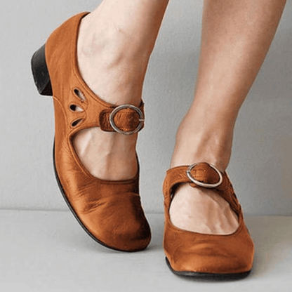 Elegantná a detailne prepracovaná podporná letná obuv