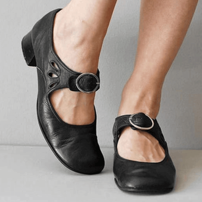 Elegantná a detailne prepracovaná podporná letná obuv